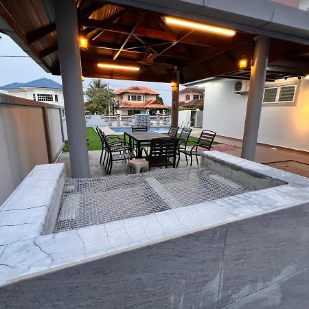 Bearbrick Homestay With Pool Port Dickson Bagian luar foto