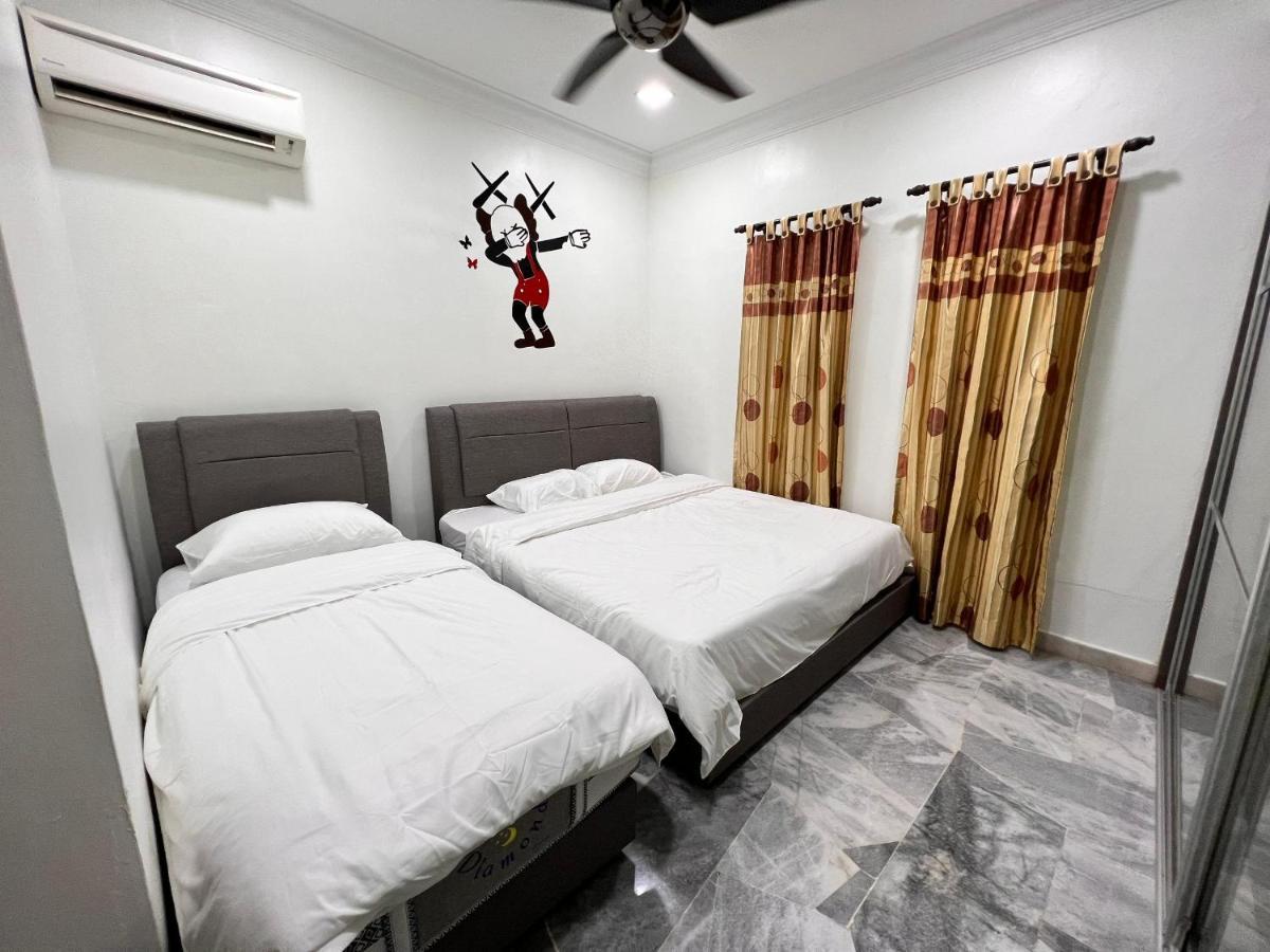 Bearbrick Homestay With Pool Port Dickson Bagian luar foto