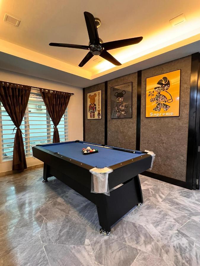 Bearbrick Homestay With Pool Port Dickson Bagian luar foto