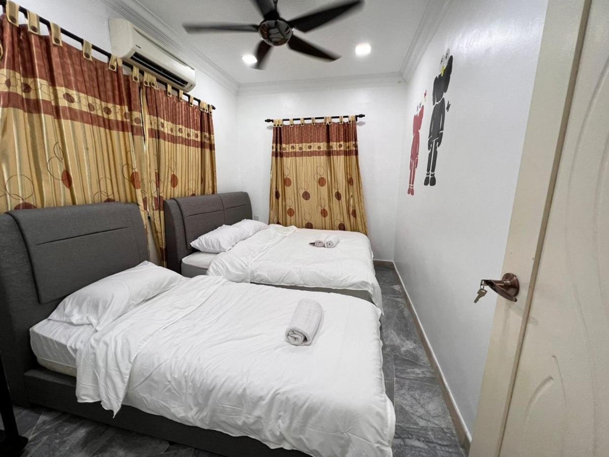 Bearbrick Homestay With Pool Port Dickson Bagian luar foto