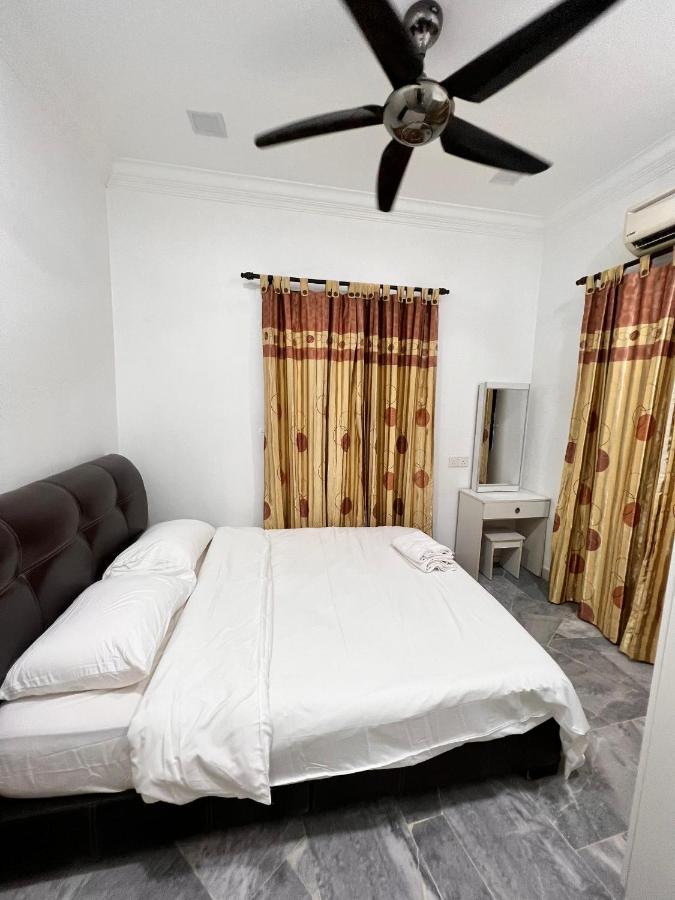 Bearbrick Homestay With Pool Port Dickson Bagian luar foto